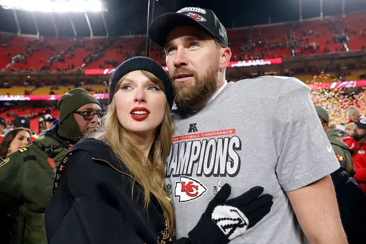 Taylor Swift Was the ‘Definition of a Supportive, Happy Girlfriend’ at Chiefs Championship, Fan Who Met Her Says